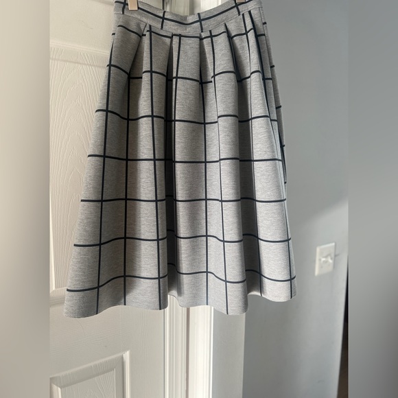 Chicwish - Grid Print Pleated Midi Skirt - Picture 4 of 6